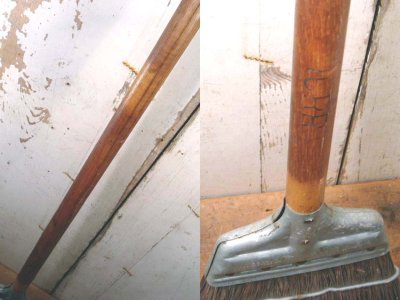 画像3: Illinois Central Railroad “I.C.R.R” Long Broom w/ Scraper