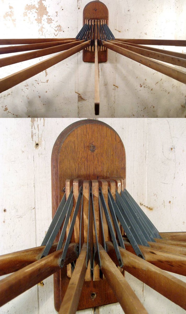 画像1: 1900-20's "WOOD" Wall Clothes Rack (1)