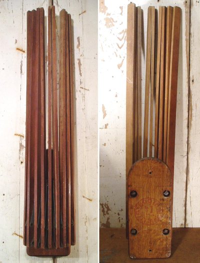 画像2: 1900-20's "WOOD" Wall Clothes Rack