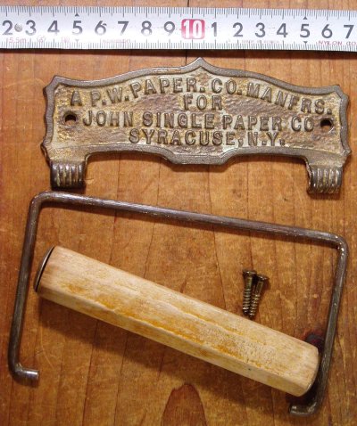 画像2: 1884 N.Y. "ADVERTISING" Cast Iron Toilet Paper Holder