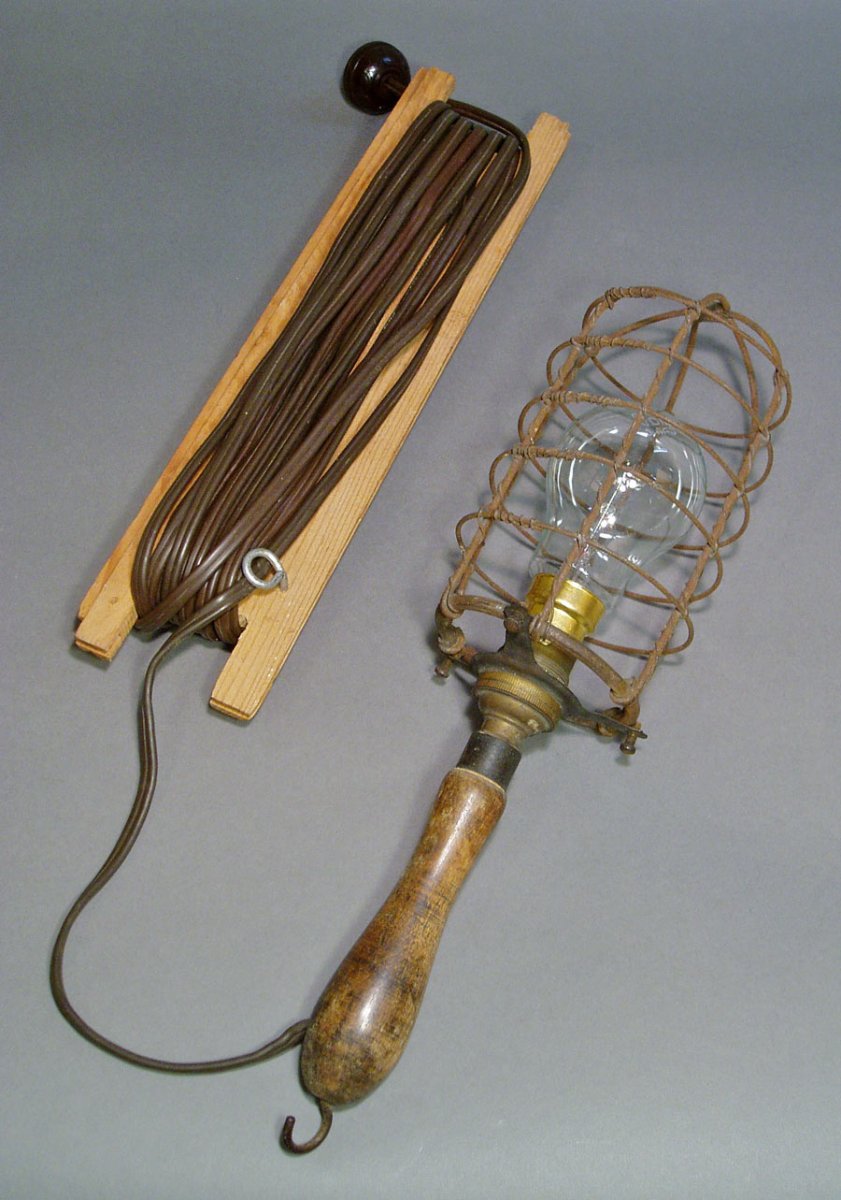 画像1: 1920-30's French "Shabby" Wood Handle Trouble Light (1)