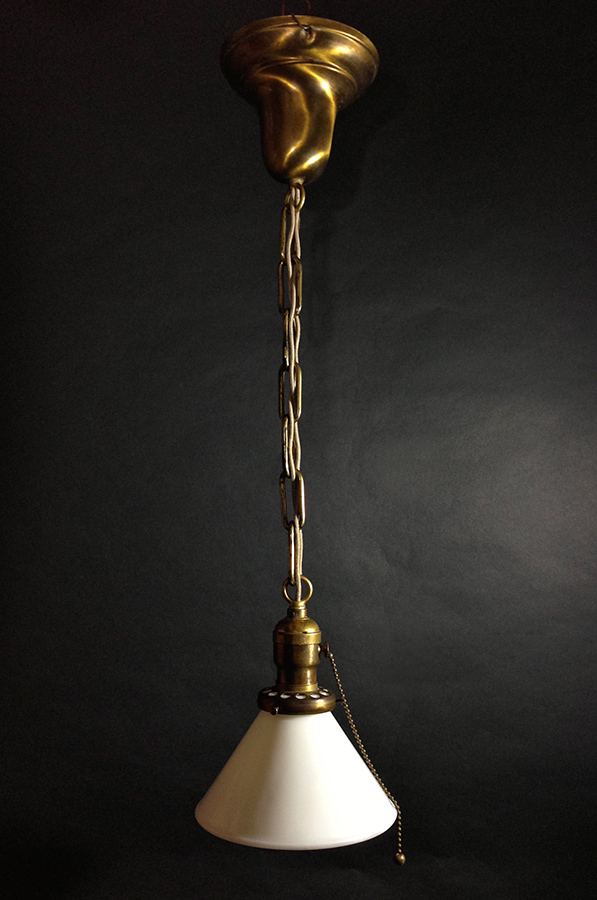 画像1: 1910-20's Chain Pendant Lamp w/ Milk Glass Shade (1)