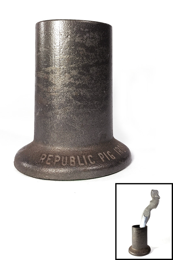 画像1: 1940's "Republic Pig Iron" Pen Stand (1)