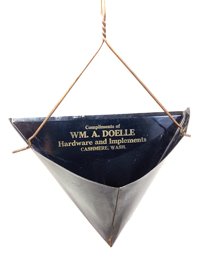 画像1: 1930-40's 【WM. DOELLE HARDWARE CASHMERE】 Advertising Dust Pan (1)