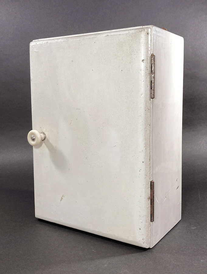画像1: 1930's "Shabby" Wooden Bathroom Medicine Cabinet (1)