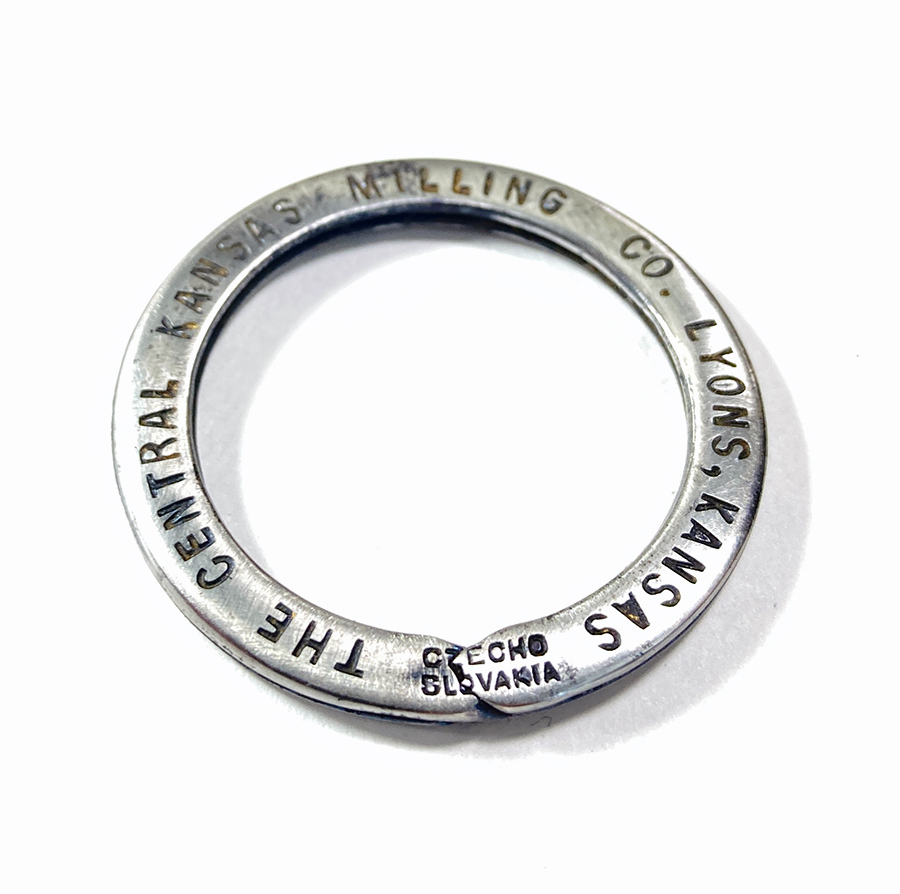 画像1: “The Central Kansas Milling Co."  Advertising Key Ring (1)