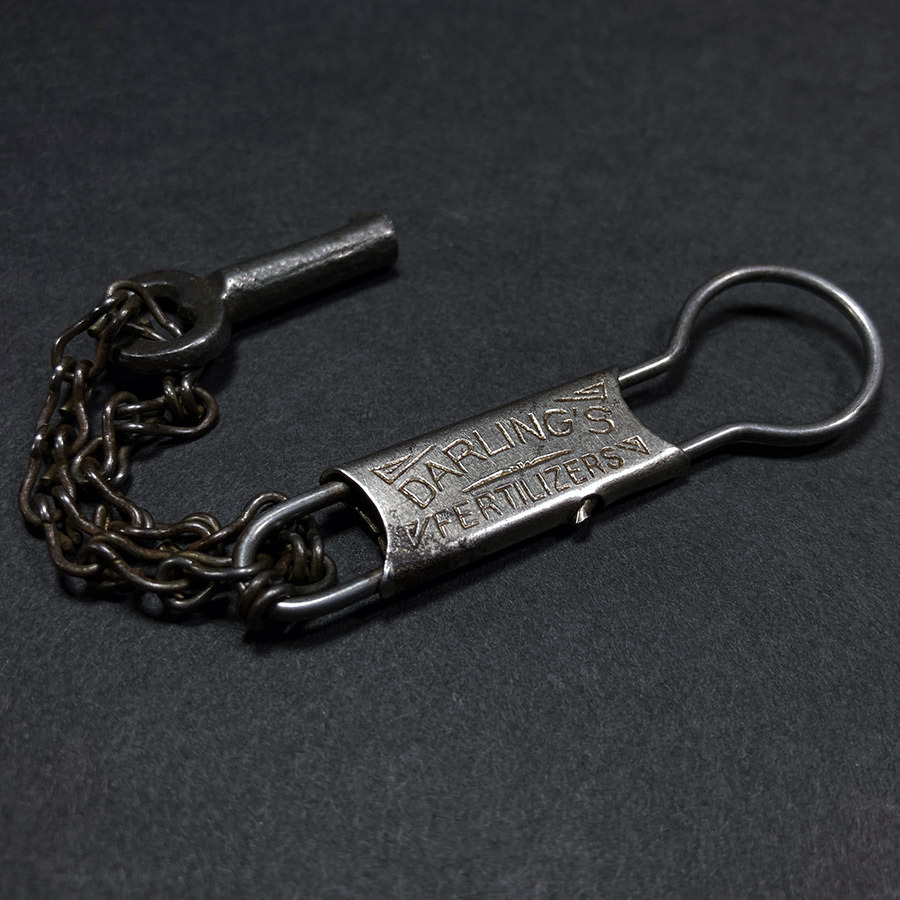 画像1: 1920-30's "DARLING'S" Advertising Key Ring (1)