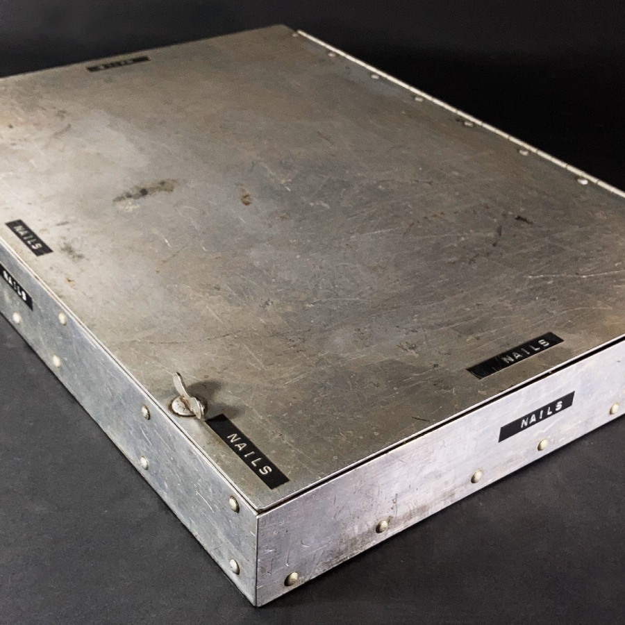 画像1: 1930-40's "Machine Age" Aluminum Riveted Parts Box (1)