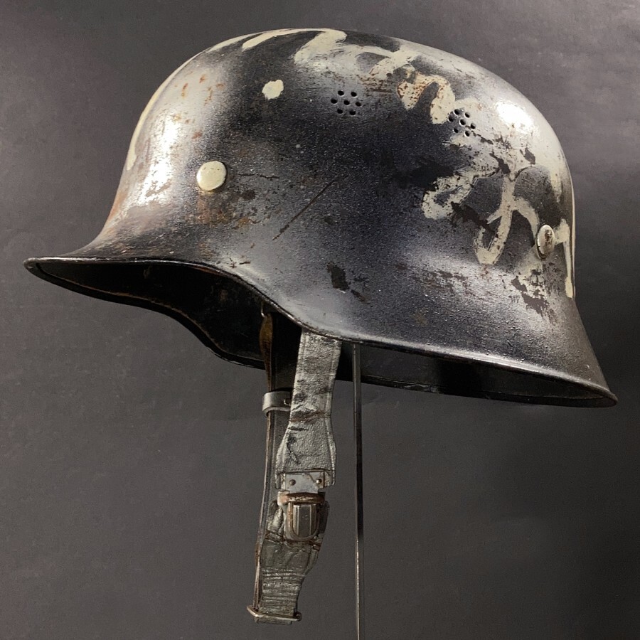 画像1: "Nazi"　 1950-60's German Fireman Helmet (1)