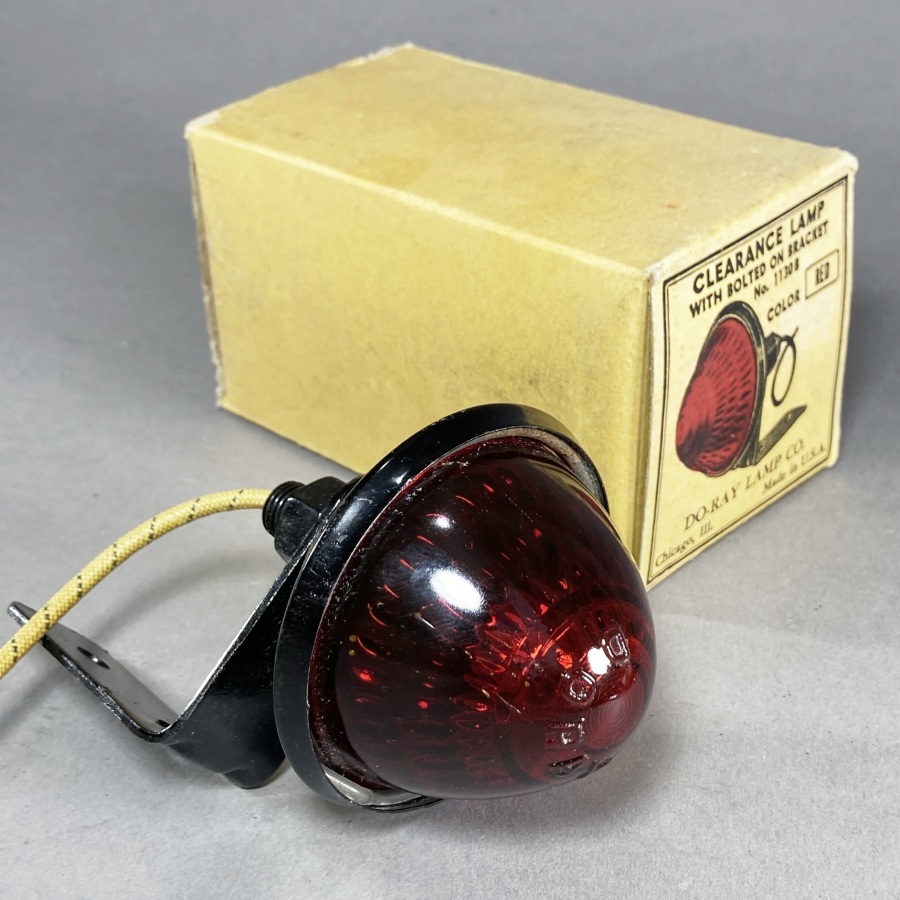 画像1: 【N.O.S.】 1940's Vintage "Beehive" DORAY Tail Light (1)