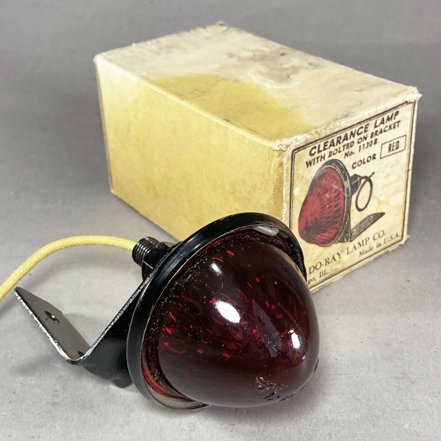 画像1: 【N.O.S.】 1940's Vintage "Beehive" DORAY Tail Light (1)