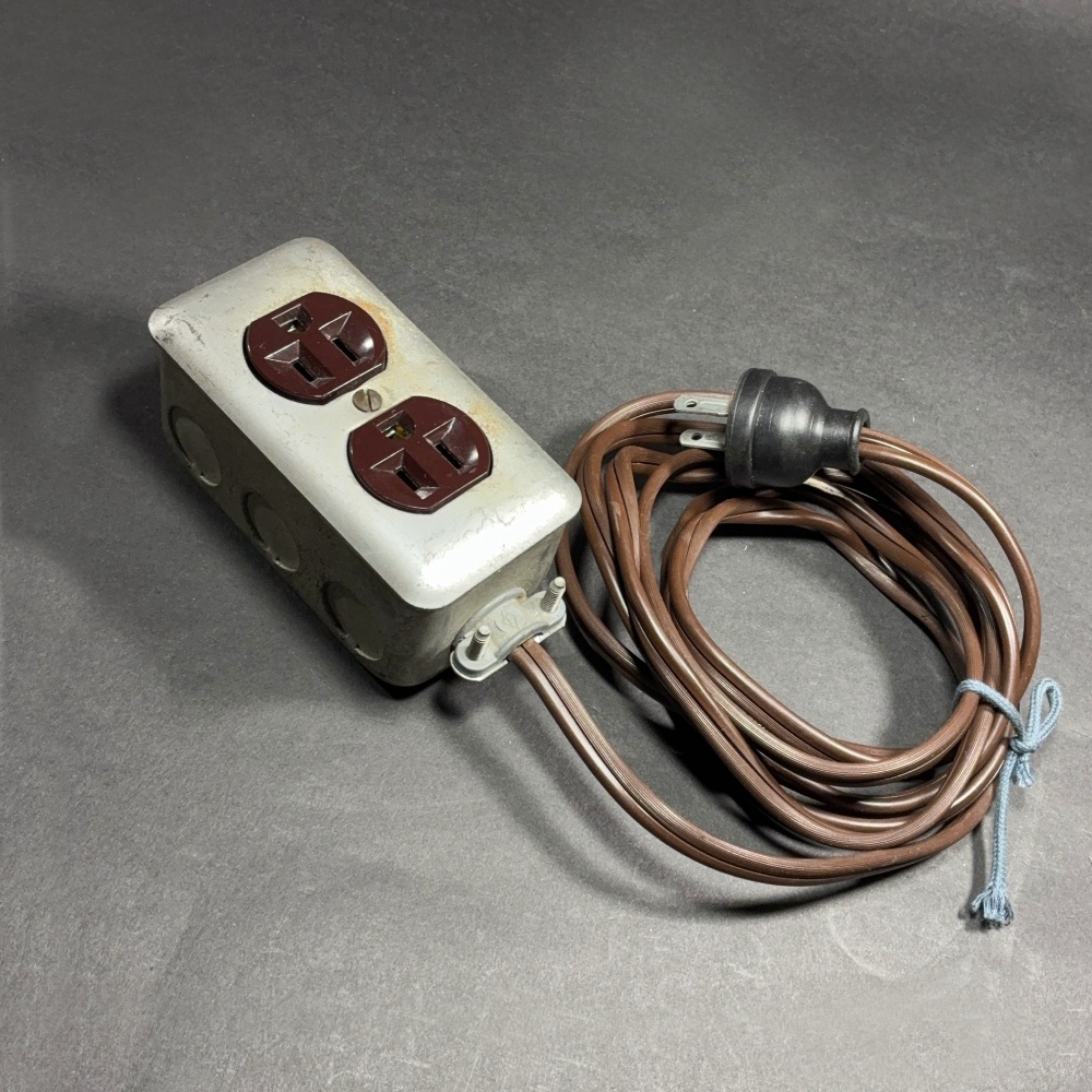 画像2: 1950-60's "Extension Cord" Steel 2-Outlet (2)