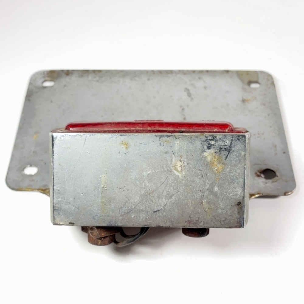 画像4: 【D.S.C.】 1960-70's “THE KNIGHT”  Square Tail Light & License Plate Base (4)