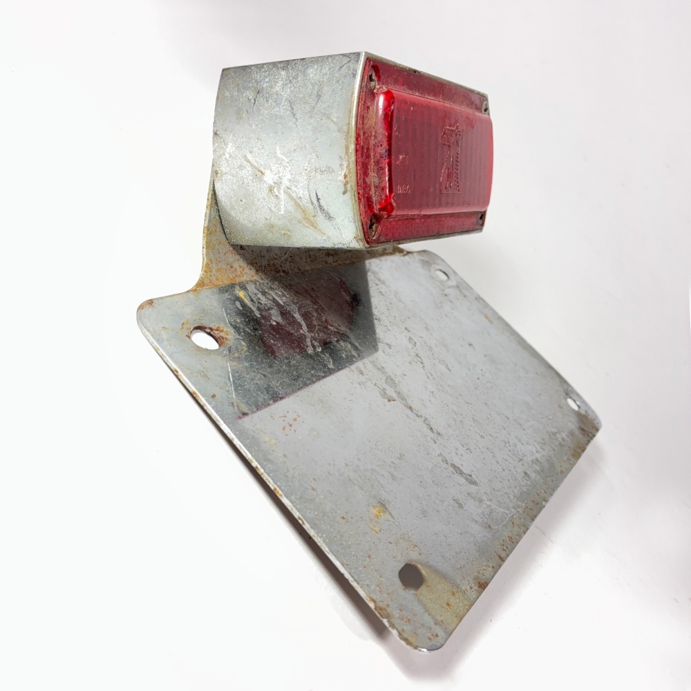 画像3: 【D.S.C.】 1960-70's “THE KNIGHT”  Square Tail Light & License Plate Base (3)