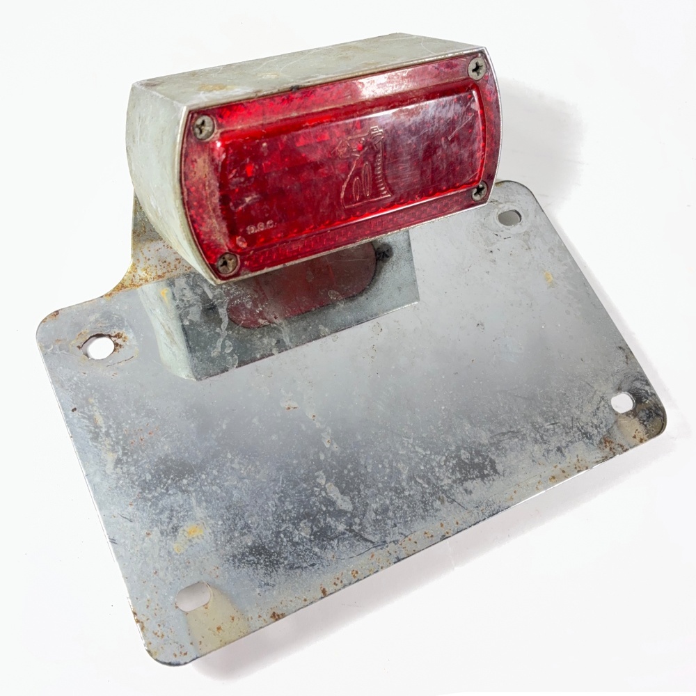 画像1: 【D.S.C.】 1960-70's “THE KNIGHT”  Square Tail Light & License Plate Base (1)