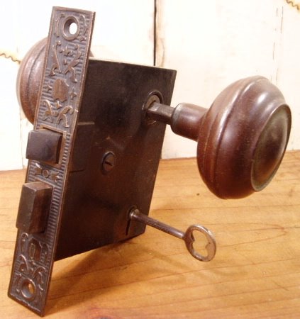 画像1: Antique "STEEL" Doorknob Unit w/ Skeleton Key (1)